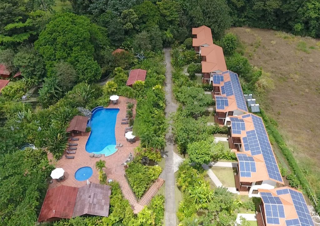Sistema de 179 kWp para el ecohotel Casa Luna en Costa Rica.